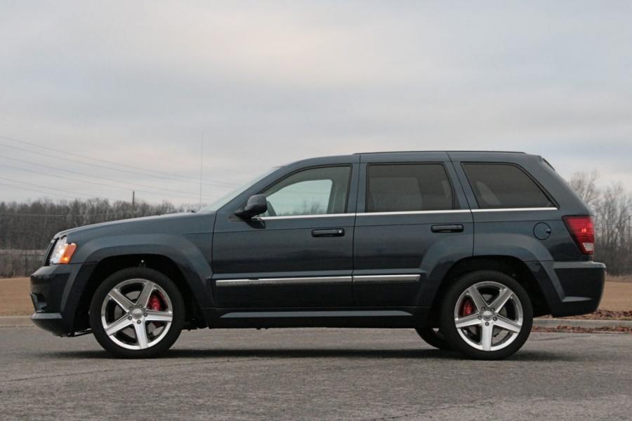  Jeep Grand Cherokee SRT8 2009 года  (фото 6 из 26)